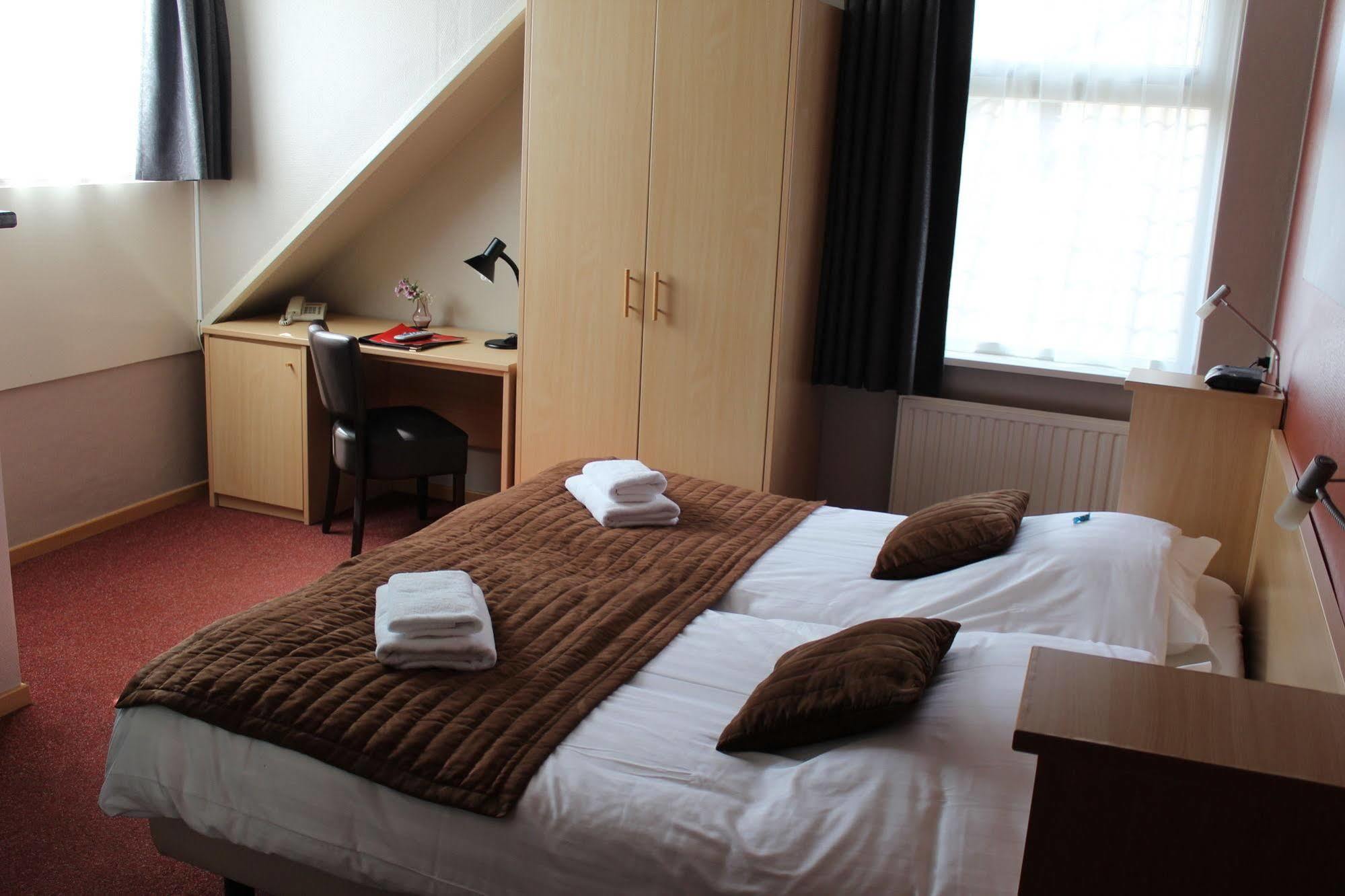 Hotel Restaurant 'T Klokje Ренессе Экстерьер фото